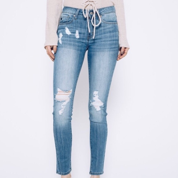 5⭐️LIGHT WASH DISTRESSED ANKLE SKINNY- JEANS - Picture 5 of 5